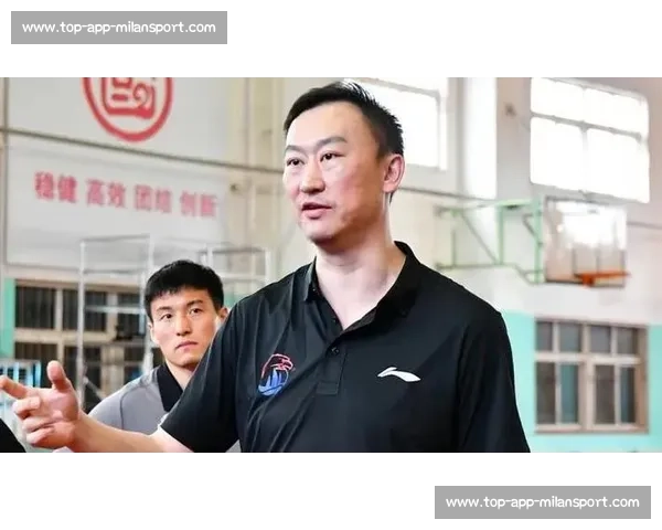 杨瀚森登陆 NBA 后青岛男篮重建：三核成型，刘维伟如何破局内线困局？